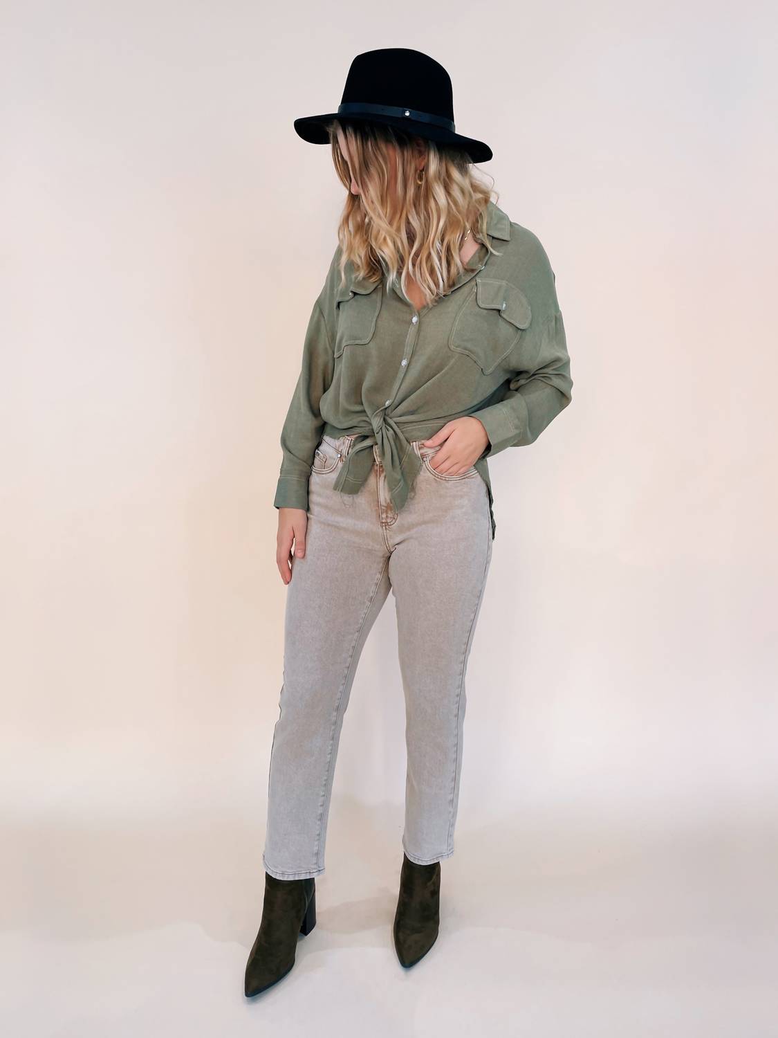 Оливия прямые джинсы средней посадки в бежевом цвете FDJ
Оливия прямые джинсы средней посадки в бежевом цвете FDJ