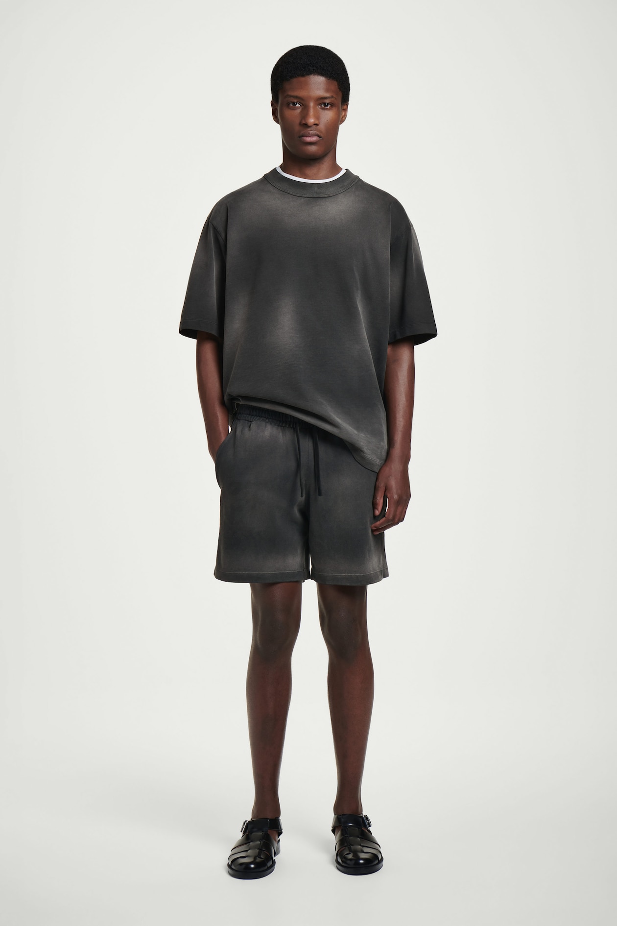 Трикотажные шорты на завязках COS, черный
Трикотажные шорты на завязках COS, черный