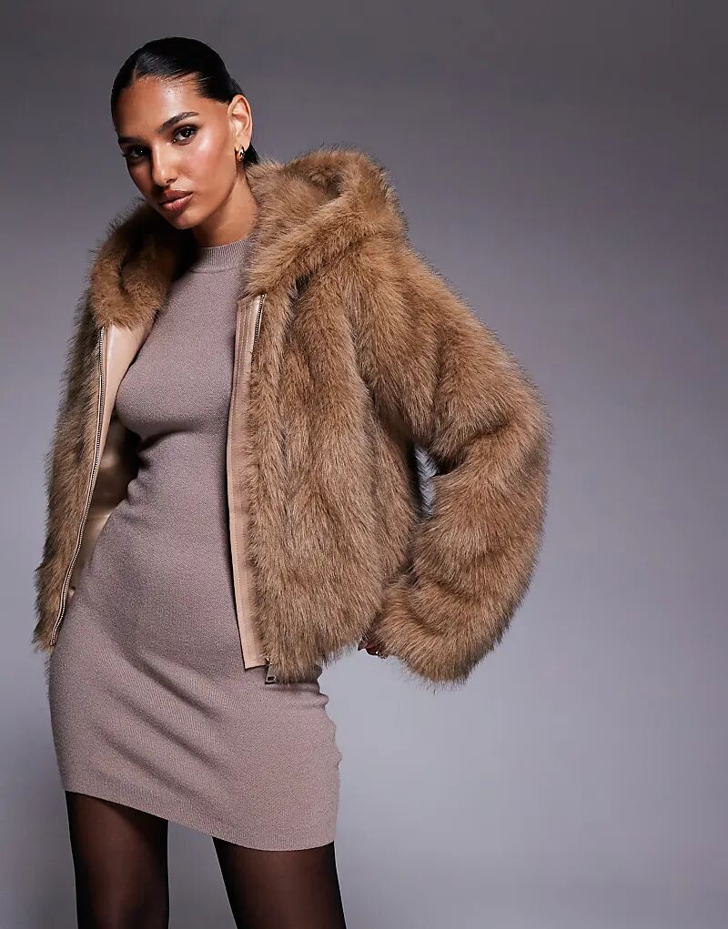 Укороченная шуба из искусственного меха Azalea Wang Sugar с капюшоном, бежевого цвета
Укороченная шуба из искусственного меха Azalea Wang Sugar с капюшоном, бежевого цвета