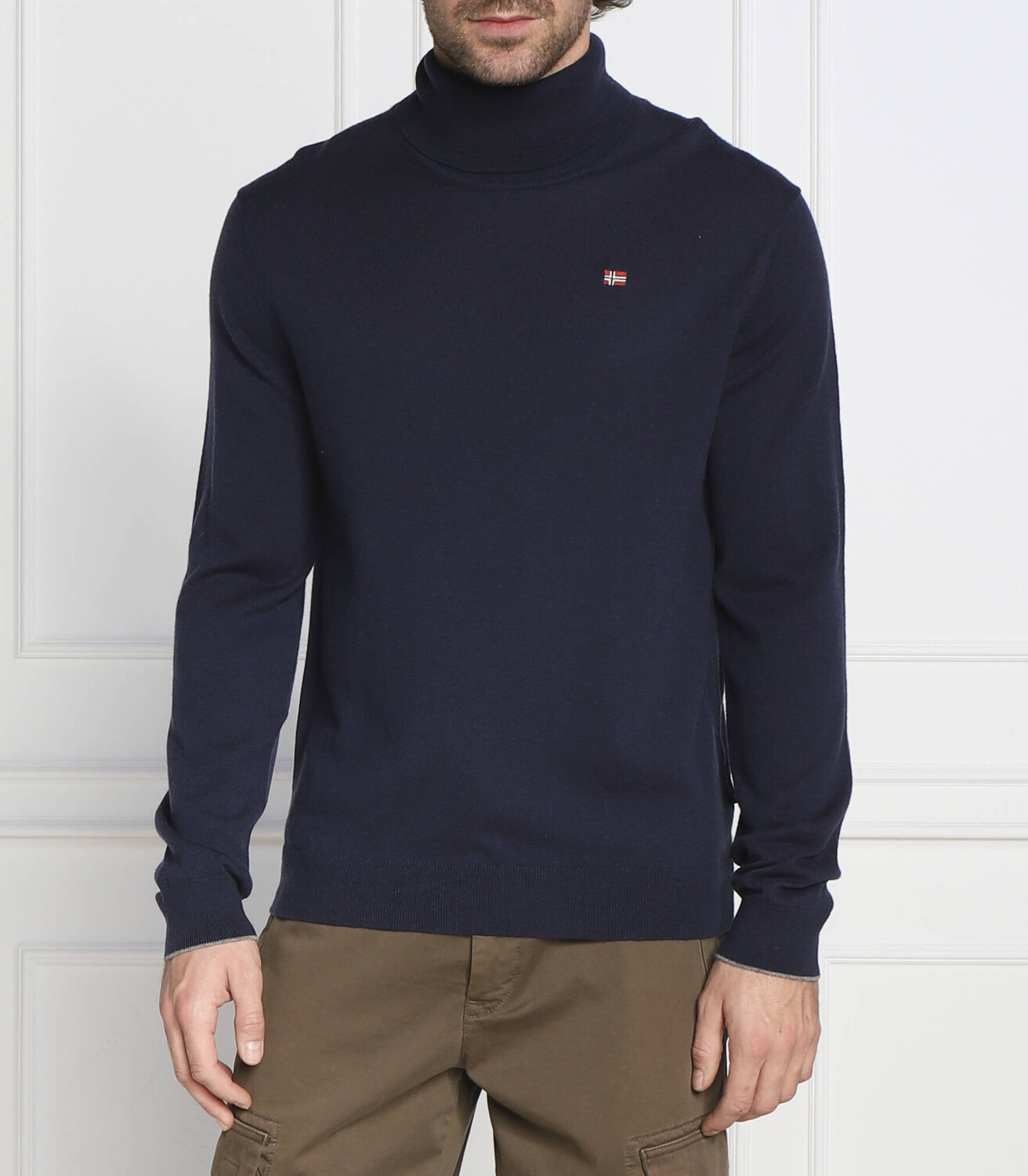 Свитер из шерсти Napapijri damavand t 1 regular fit, темно-синий
Свитер из шерсти Napapijri damavand t 1 regular fit, темно-синий