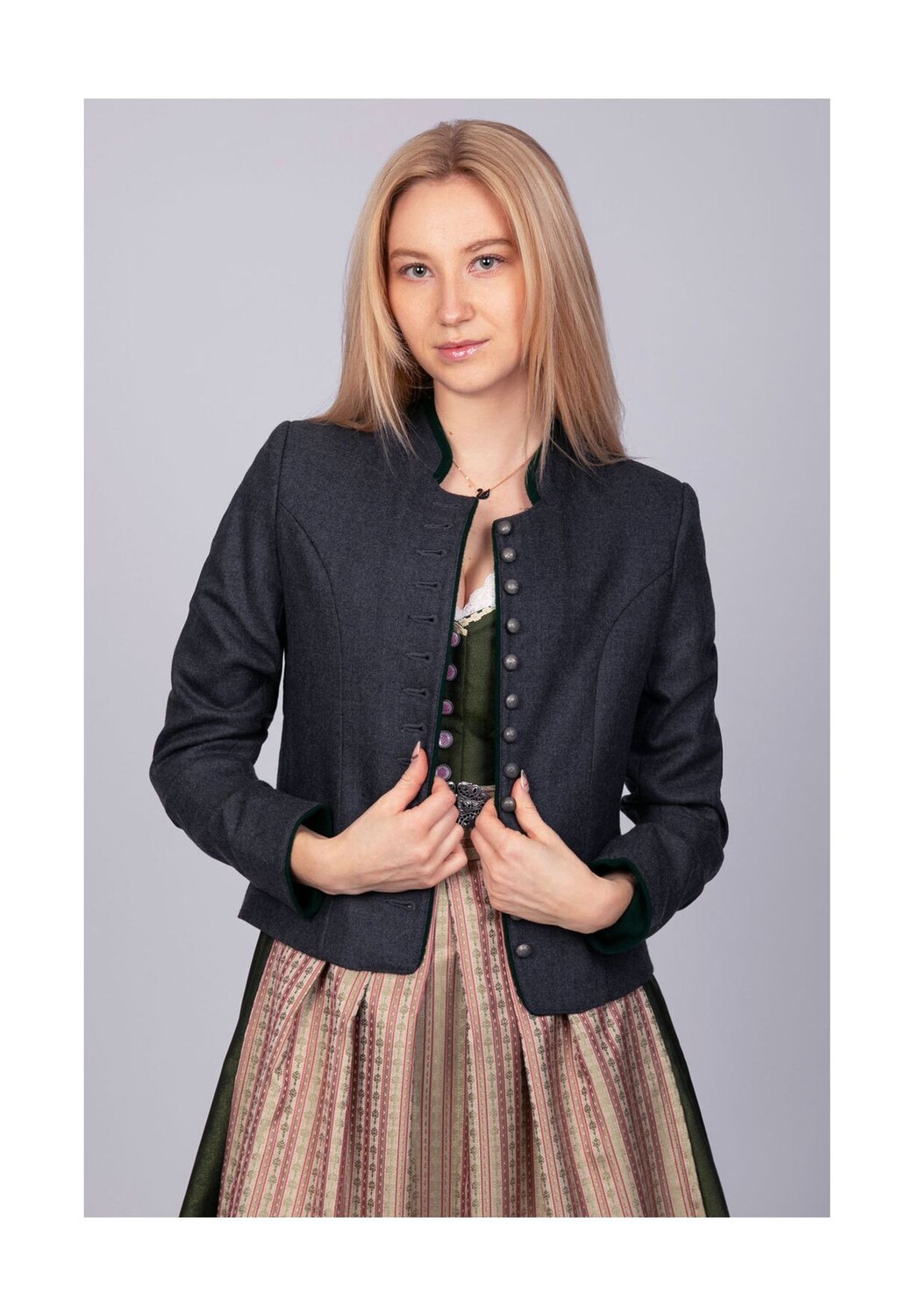 Традиционный костюм Янкер Симоне антрацит EDELNICE, антарцитовый
Традиционный костюм Янкер Симоне антрацит EDELNICE, антарцитовый