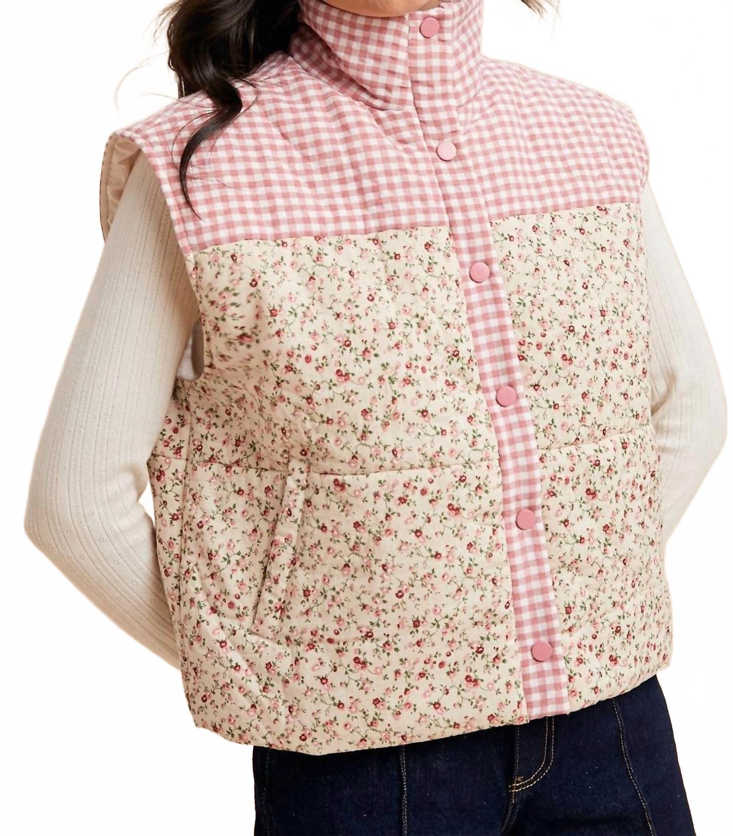 AnnieWear Стеганый жилет в розовую клетку с разноцветным принтом
AnnieWear Стеганый жилет в розовую клетку с разноцветным принтом