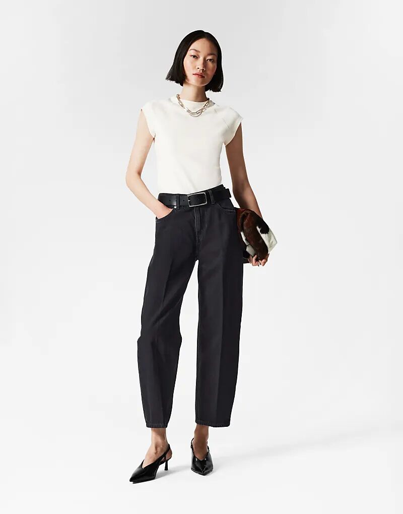 & Other Stories Узкие джинсы-бочонки черного цвета с потертостями
& Other Stories Узкие джинсы-бочонки черного цвета с потертостями