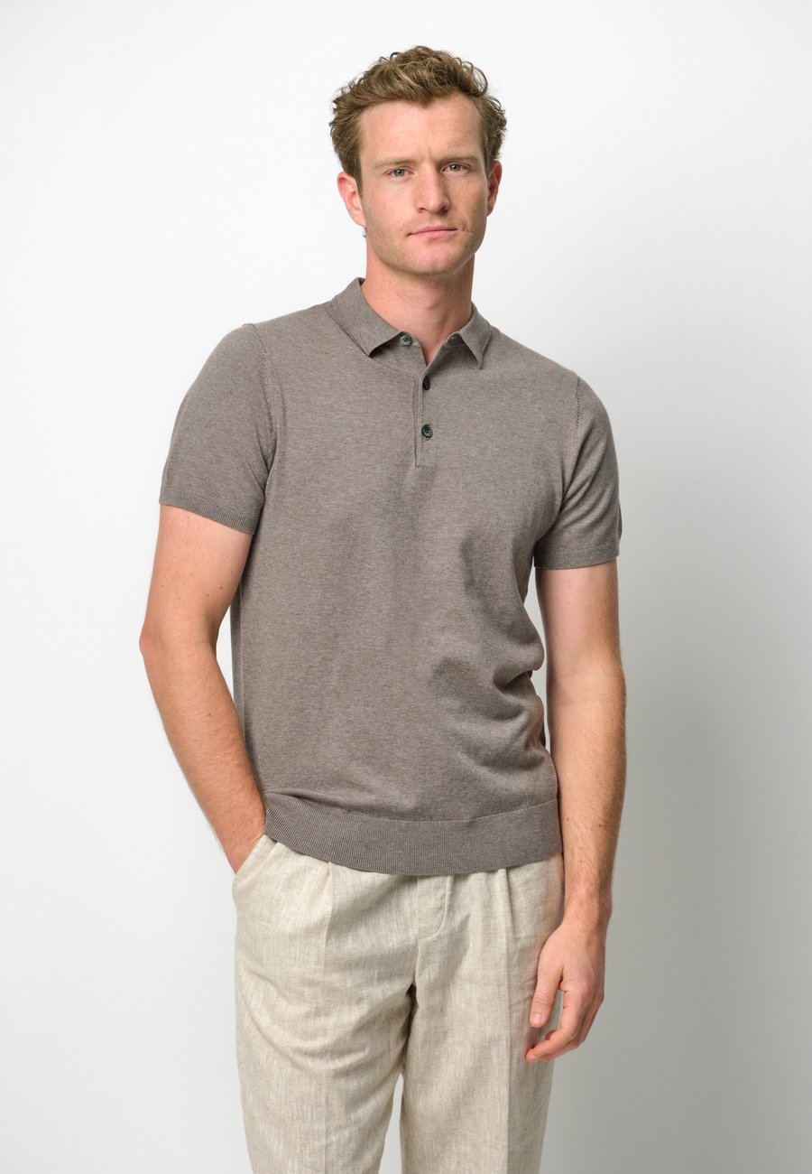 Поло PROFUOMO SHORT SLEEVE, Mid Brown/Light Brown
Поло PROFUOMO SHORT SLEEVE, Mid Brown/Light Brown
