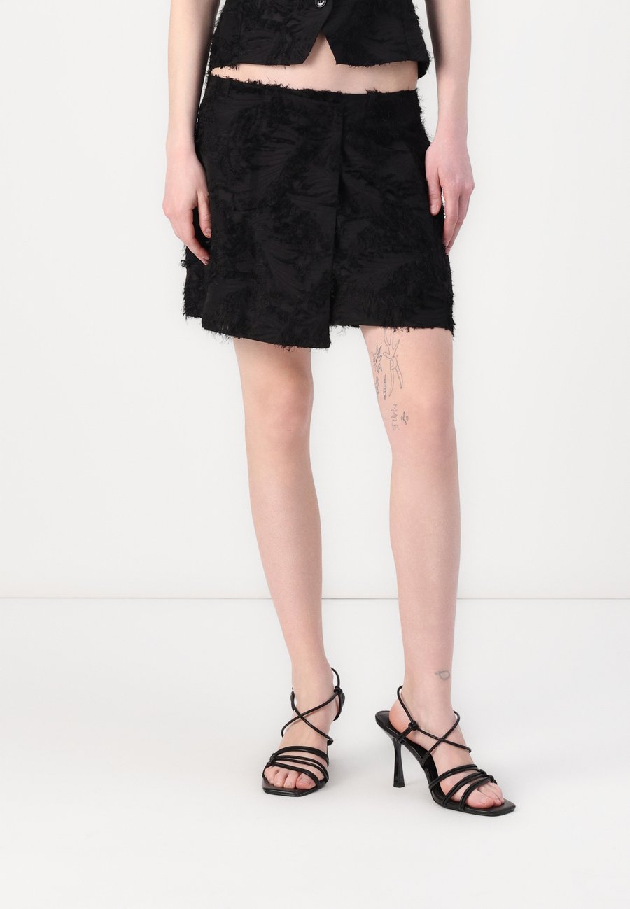 Юбка Samsøe Samsøe LAZIO SKIRT, Black
Юбка Samsøe Samsøe LAZIO SKIRT, Black