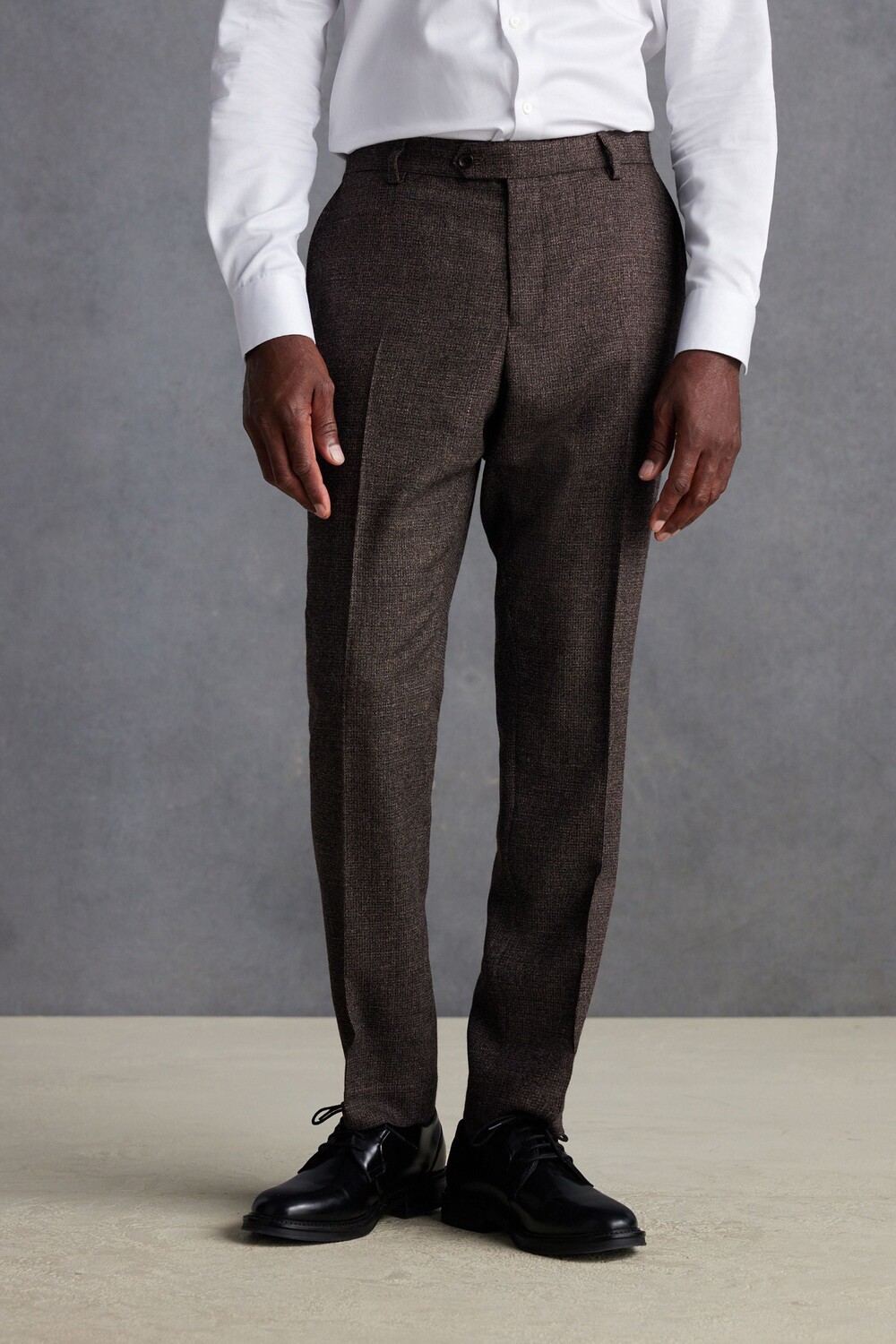 Узкие фирменные фактурные брюки из итальянской ткани tg di fabio Next, нейтральный 
Узкие фирменные фактурные брюки из итальянской ткани tg di fabio Next, нейтральный