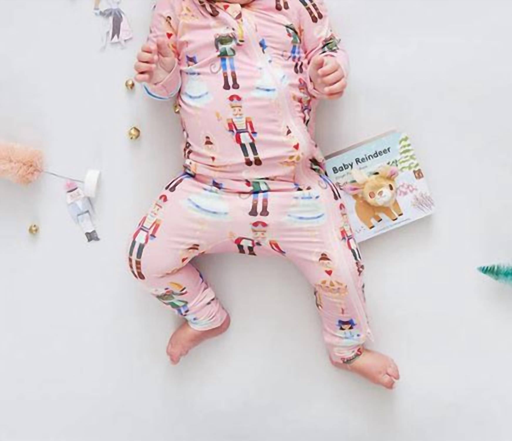 Детский бамбуковый комбинезон Toy Nutcracker Pink Chicken, Toy Nutcracker
Детский бамбуковый комбинезон Toy Nutcracker Pink Chicken, Toy Nutcracker