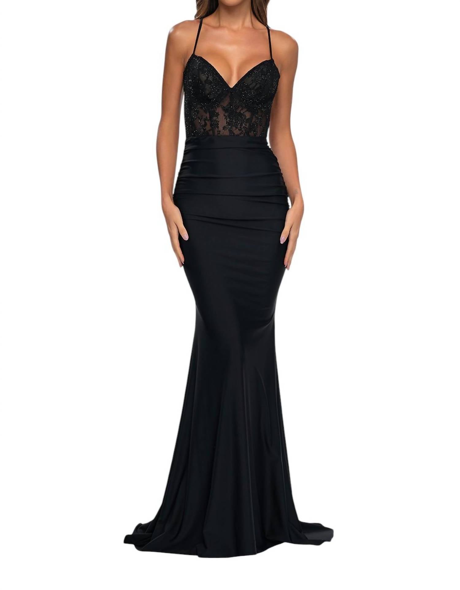 Черное выпускное платье с кружевным лифом и прозрачной вставкой на талии La Femme
Черное выпускное платье с кружевным лифом и прозрачной вставкой на талии La Femme