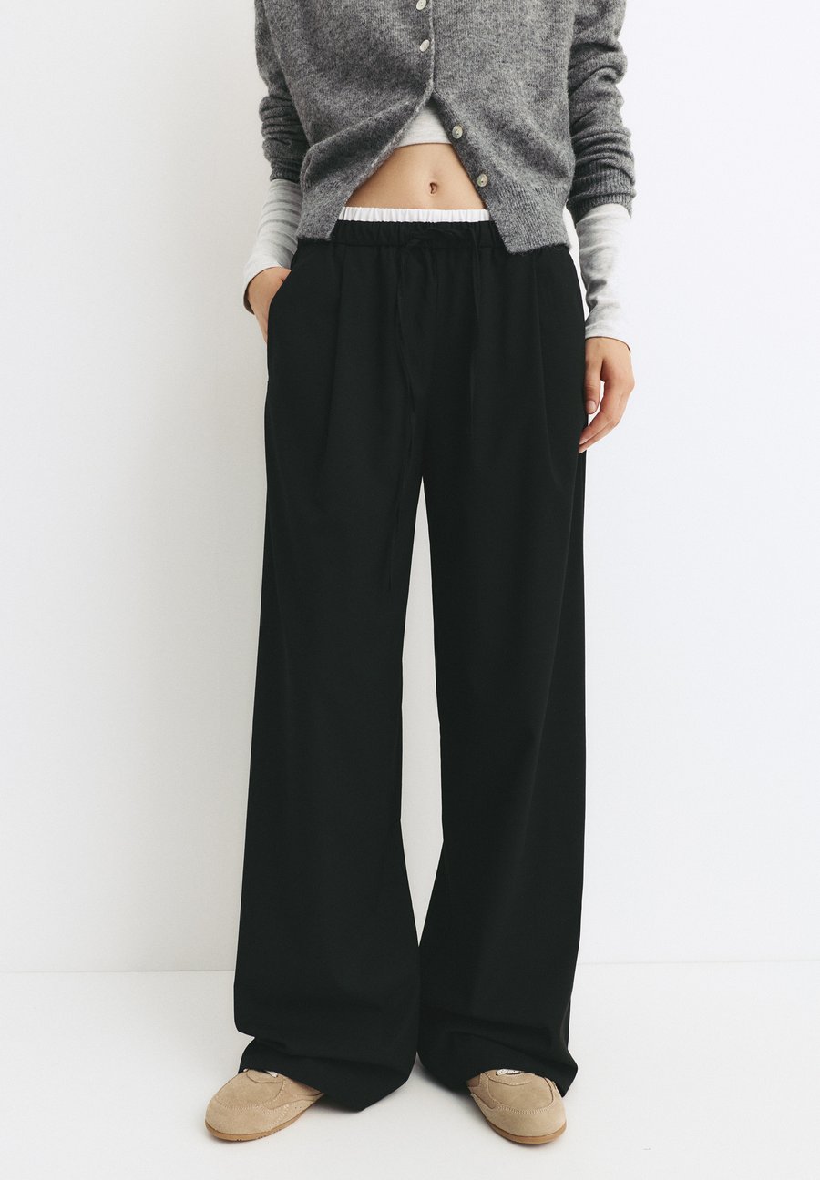 Брюки PULL&BEAR COMBINED JOGGERS, Black
Брюки PULL&BEAR COMBINED JOGGERS, Black