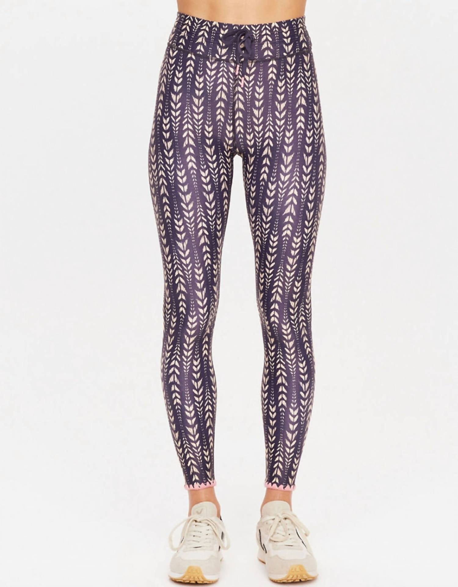 Мистик 25" миди-штаны в абстрактном принте THE UPSIDE, Abstract
Мистик 25" миди-штаны в абстрактном принте THE UPSIDE, Abstract