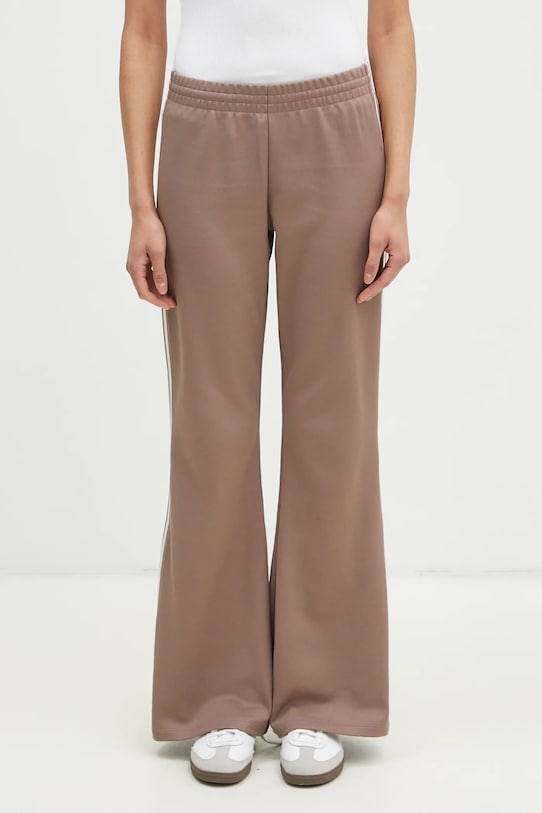 Брюки спортивные 3-Stripes расклешенные Adidas Originals, коричневый
Брюки спортивные 3-Stripes расклешенные Adidas Originals, коричневый