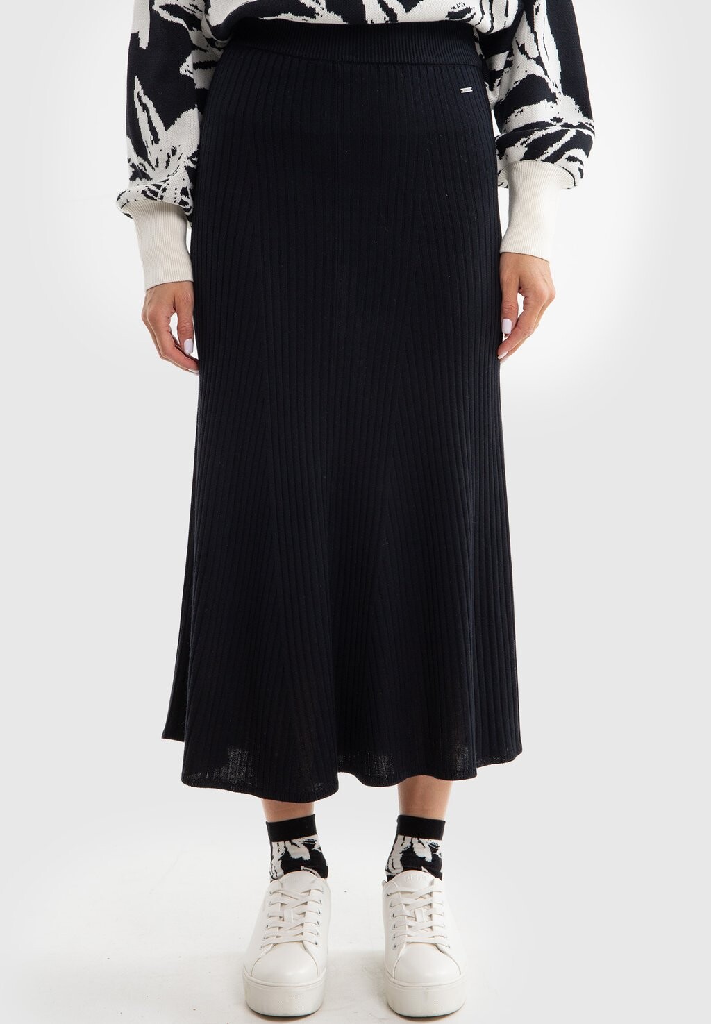 Юбка-трапеция ZIZALIA Big Star, черный
Юбка-трапеция ZIZALIA Big Star, черный