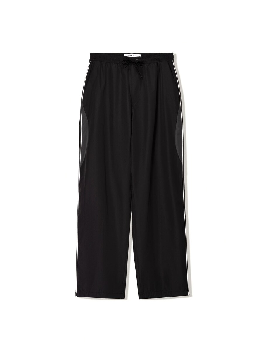 Обычные брюки Bershka, черный
Обычные брюки Bershka, черный