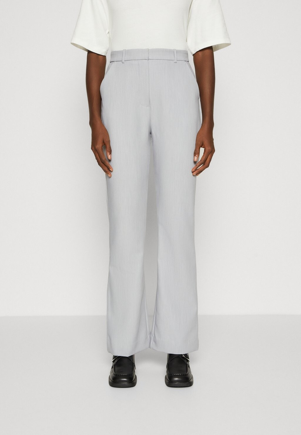 Брюки Soft Structure Tailored Slim Flare Abercrombie & Fitch, цвет sleet heather
Брюки Soft Structure Tailored Slim Flare Abercrombie & Fitch, цвет sleet heather