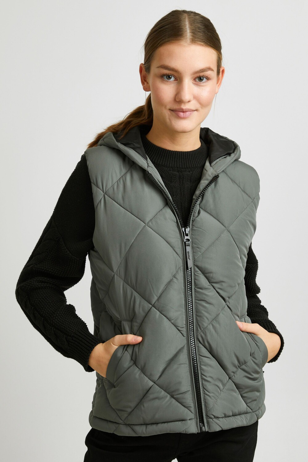 Утепленный жилет Oxmo, серый
Утепленный жилет Oxmo, серый