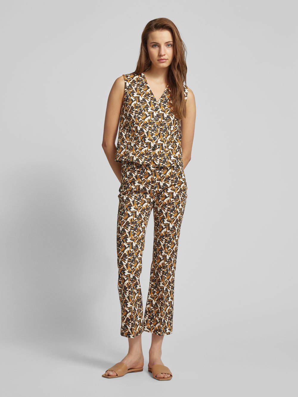 Расклешенные брюки с цветочным узором, модель «GABRIELLE» Weekend Max Mara, горчичный
Расклешенные брюки с цветочным узором, модель «GABRIELLE» Weekend Max Mara, горчичный