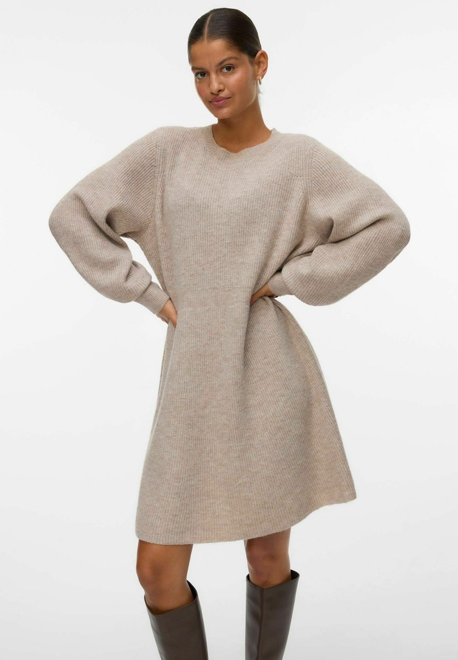 Платье Vero Moda Curve Jumper dress, Silver Mink/Sand
Платье Vero Moda Curve Jumper dress, Silver Mink/Sand