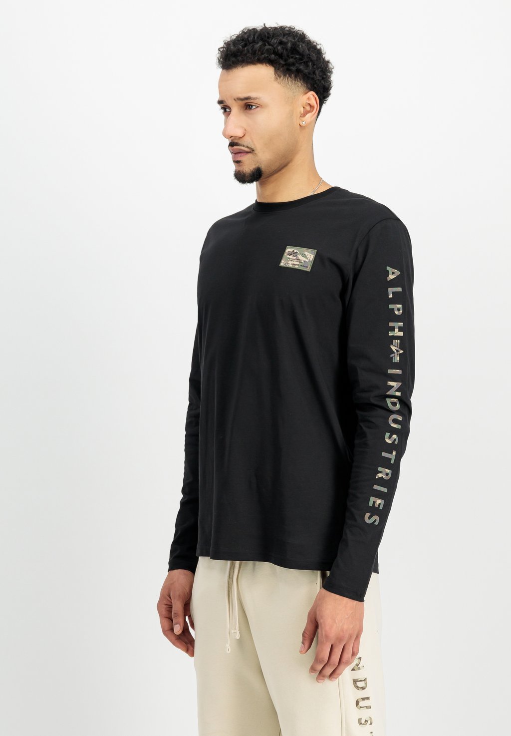 Лонгслив CAMO Alpha Industries, черный
Лонгслив CAMO Alpha Industries, черный