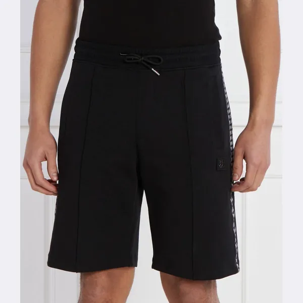 Шорты свободного кроя с десортом Hugo, черный
Шорты свободного кроя с десортом Hugo, черный