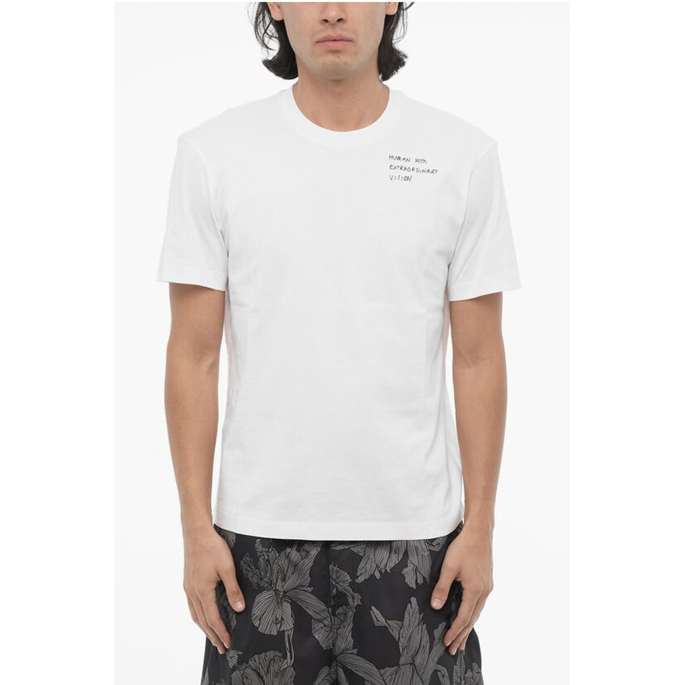 Футболка с круглым вырезом и надписью «ЧЕЛОВЕК С ЭКСТРАОРДИНАРНЫМ ВИДЕНИЕМ» облегающего кроя Neil Barrett, White
Футболка с круглым вырезом и надписью «ЧЕЛОВЕК С ЭКСТРАОРДИНАРНЫМ ВИДЕНИЕМ» облегающего кроя Neil Barrett, White