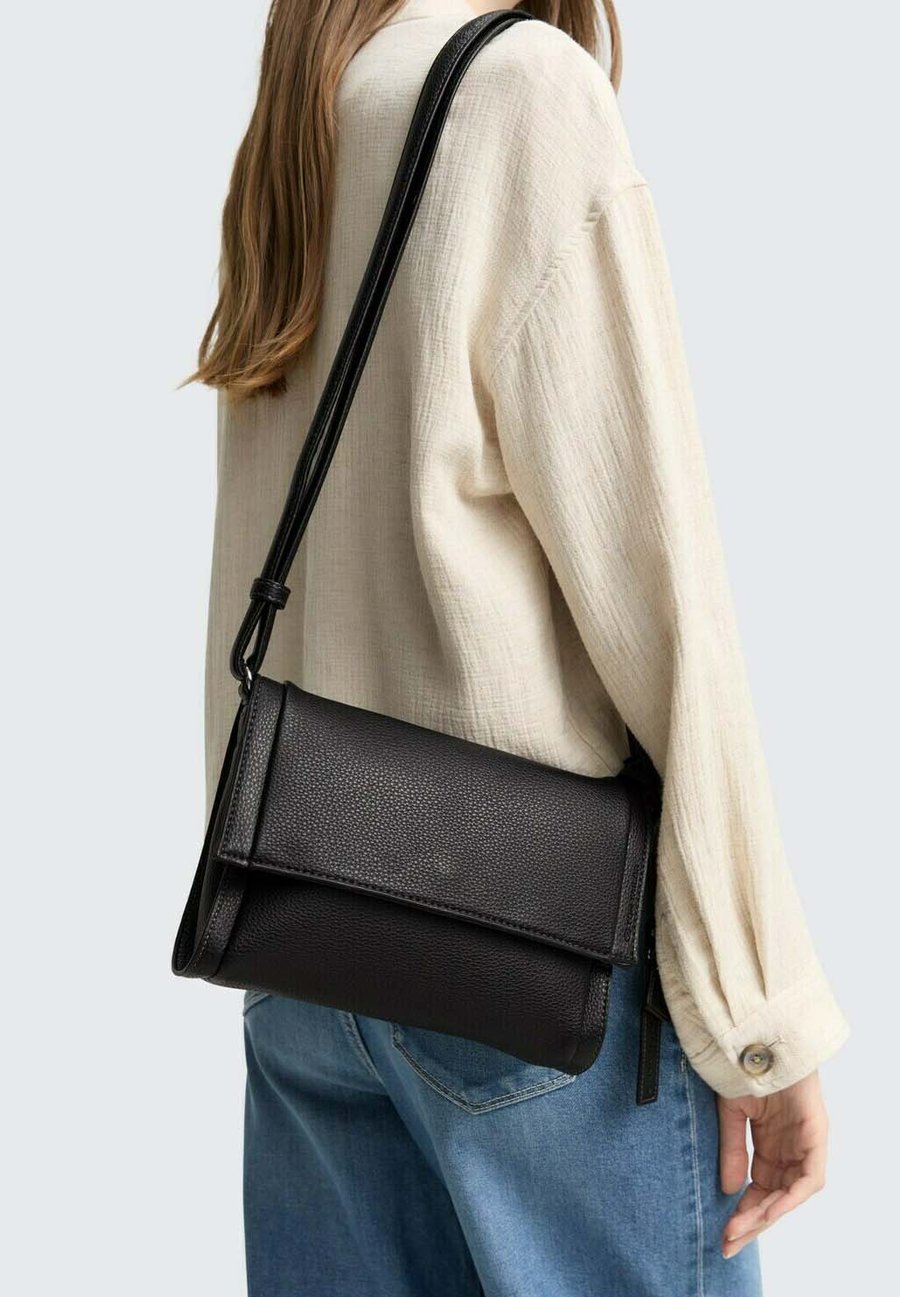 Сумка кросс-боди TOM TAILOR Cross body bag, Schwarz Black/Black
Сумка кросс-боди TOM TAILOR Cross body bag, Schwarz Black/Black