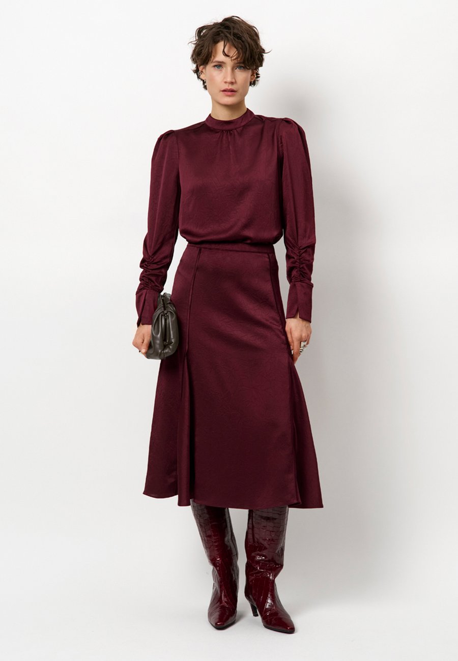 Блуза Dante6 TURTLE, Red/Bordeaux
Блуза Dante6 TURTLE, Red/Bordeaux