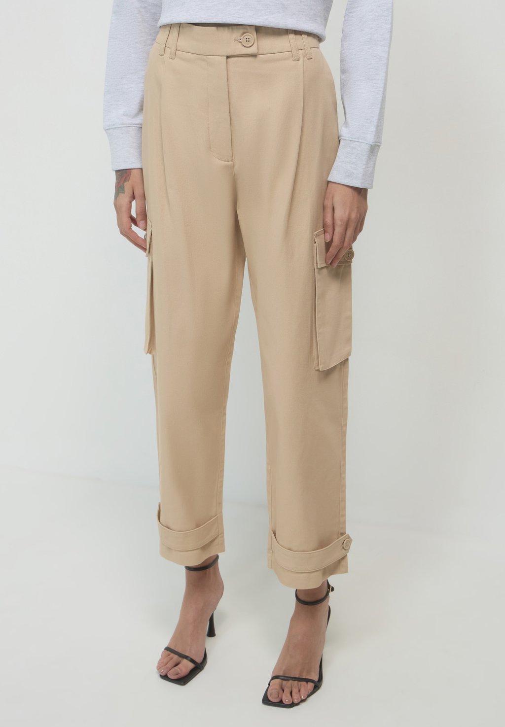 Брюки карго CON PINCES Calliope, песочный
Брюки карго CON PINCES Calliope, песочный