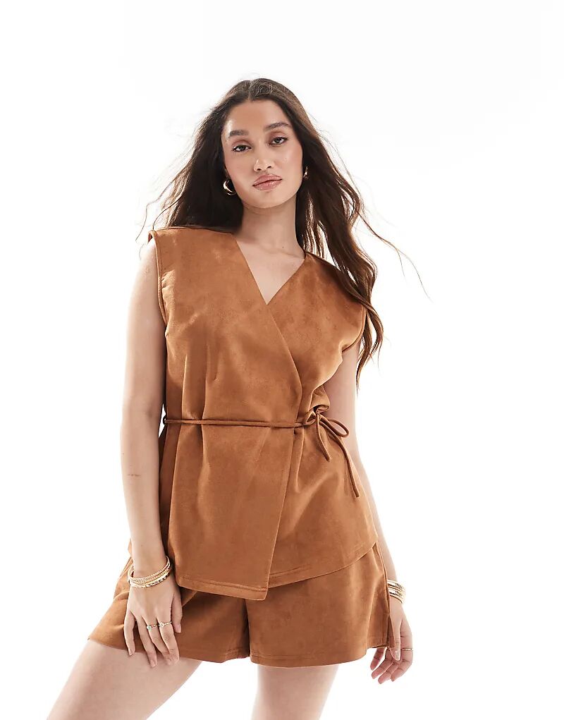 Короткие шорты из искусственной замши Object бежевого цвета
Короткие шорты из искусственной замши Object бежевого цвета