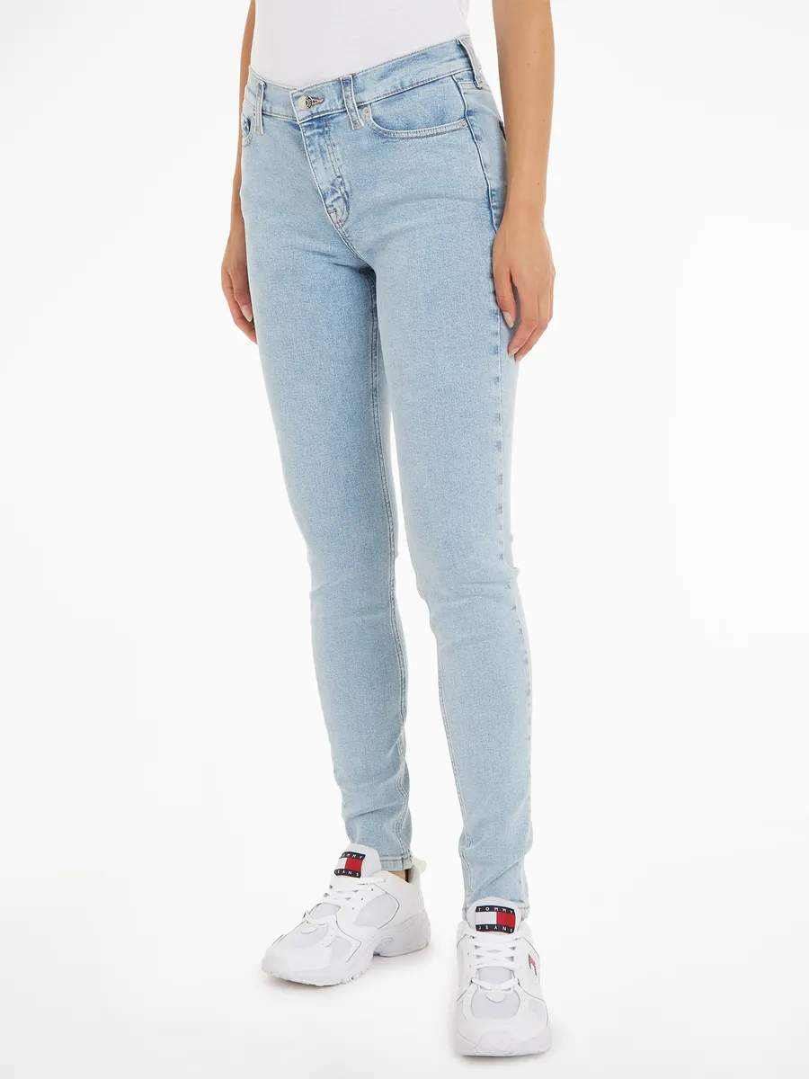 Tommy Jeans Удобные джинсы "Нора" с кожаной фирменной этикеткой, цвет Light Denim30
Tommy Jeans Удобные джинсы "Нора" с кожаной фирменной этикеткой, цвет Light Denim30