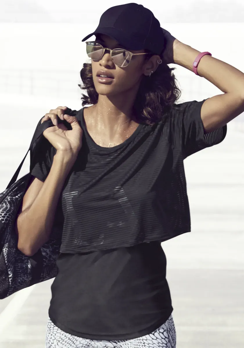 Функциональная рубашка LASCANA ACTIVE "Digital Mauve", футболка 2 в 1 с многослойным дизайном, черный
Функциональная рубашка LASCANA ACTIVE "Digital Mauve", футболка 2 в 1 с многослойным дизайном, черный