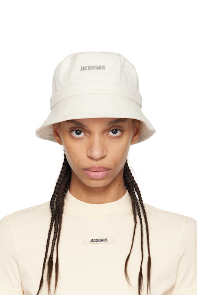 Шляпа-ведро Off-White Les Classiques 'The Gadjo' JACQUEMUS
Шляпа-ведро Off-White Les Classiques 'The Gadjo' JACQUEMUS