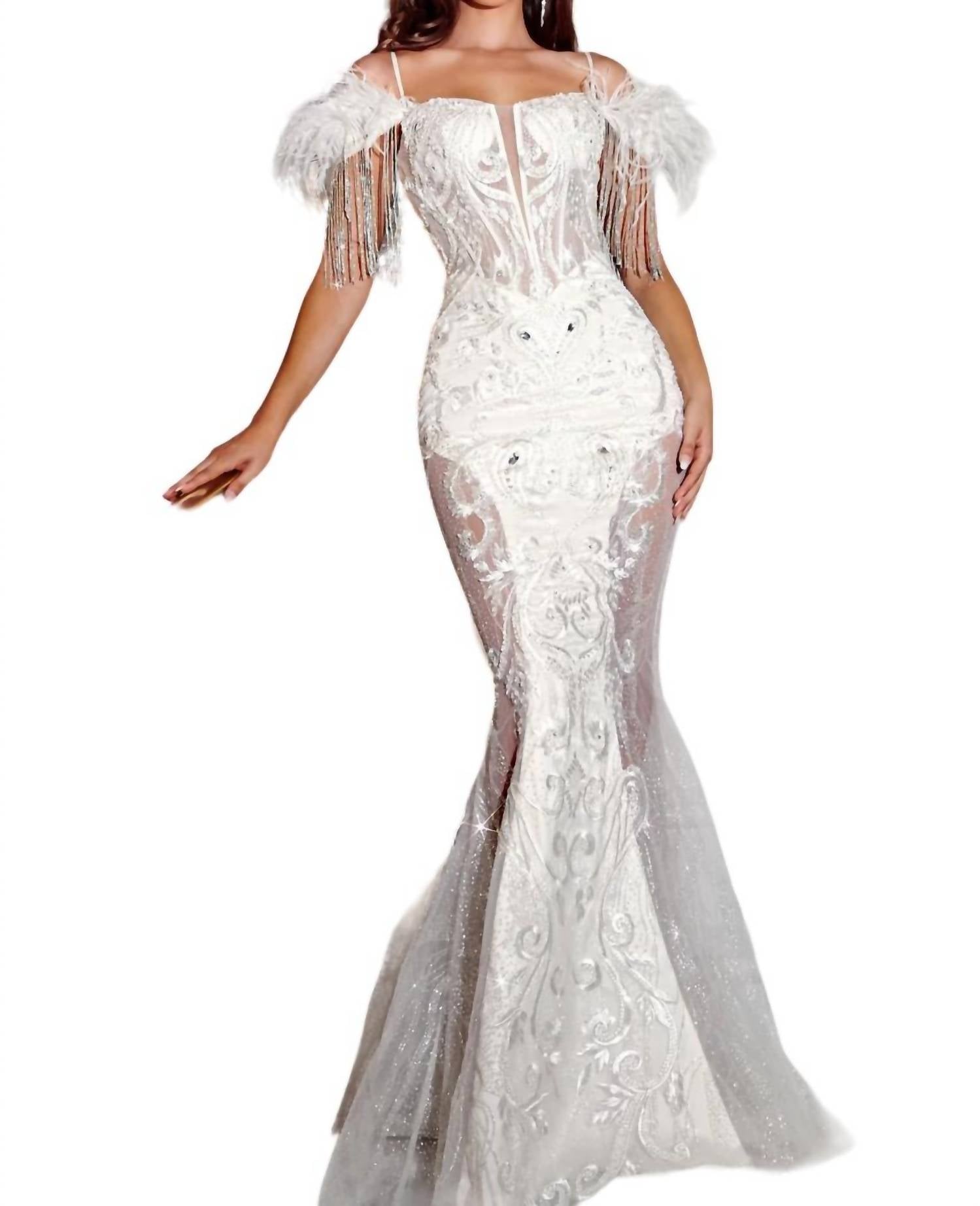 Платье макси с перьями и блестками белого цвета PORTIA&SCARLETT
Платье макси с перьями и блестками белого цвета PORTIA&SCARLETT