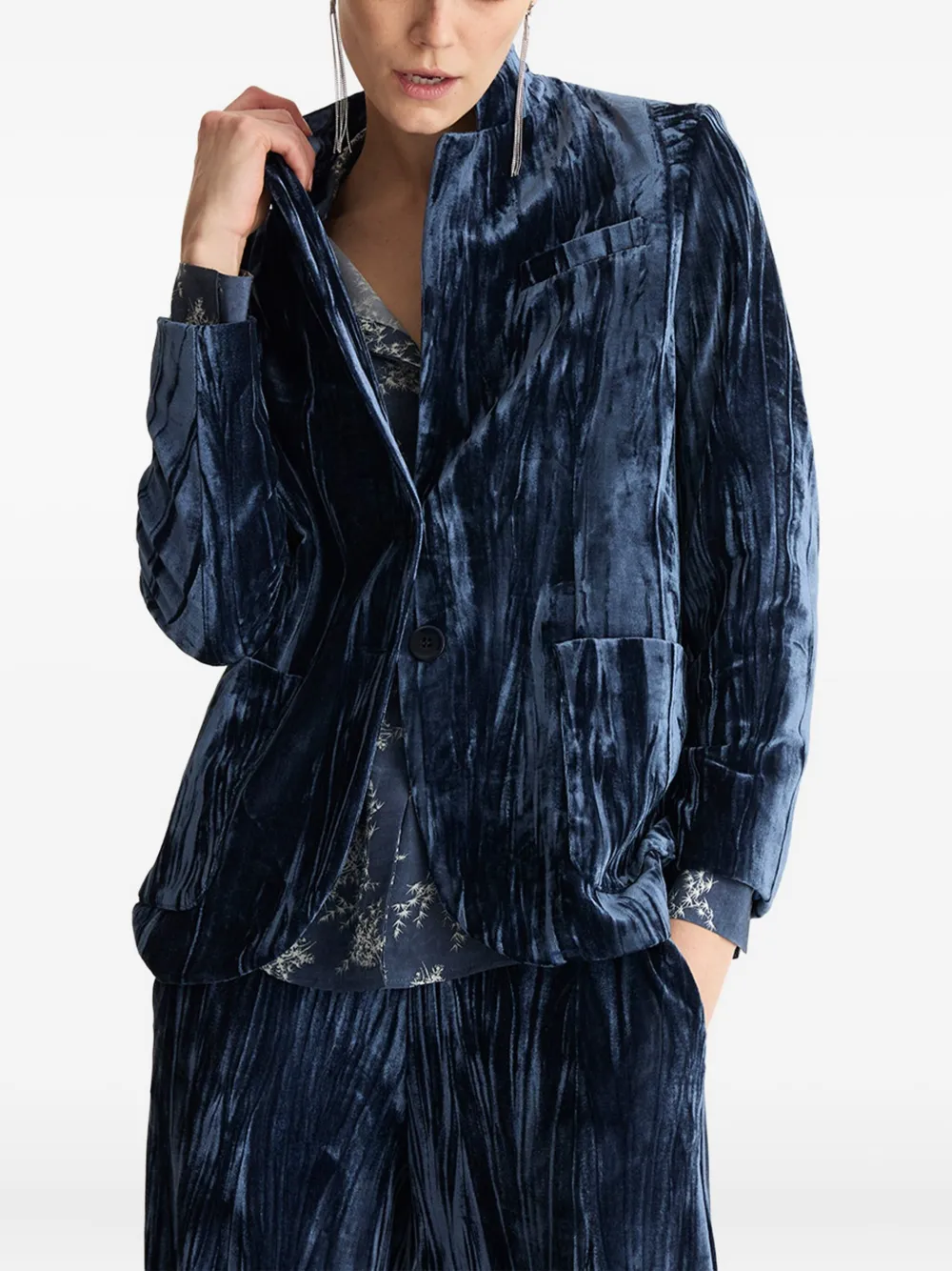 Блейзер из мятого бархата BIANCALANCIA, синий
Блейзер из мятого бархата BIANCALANCIA, синий