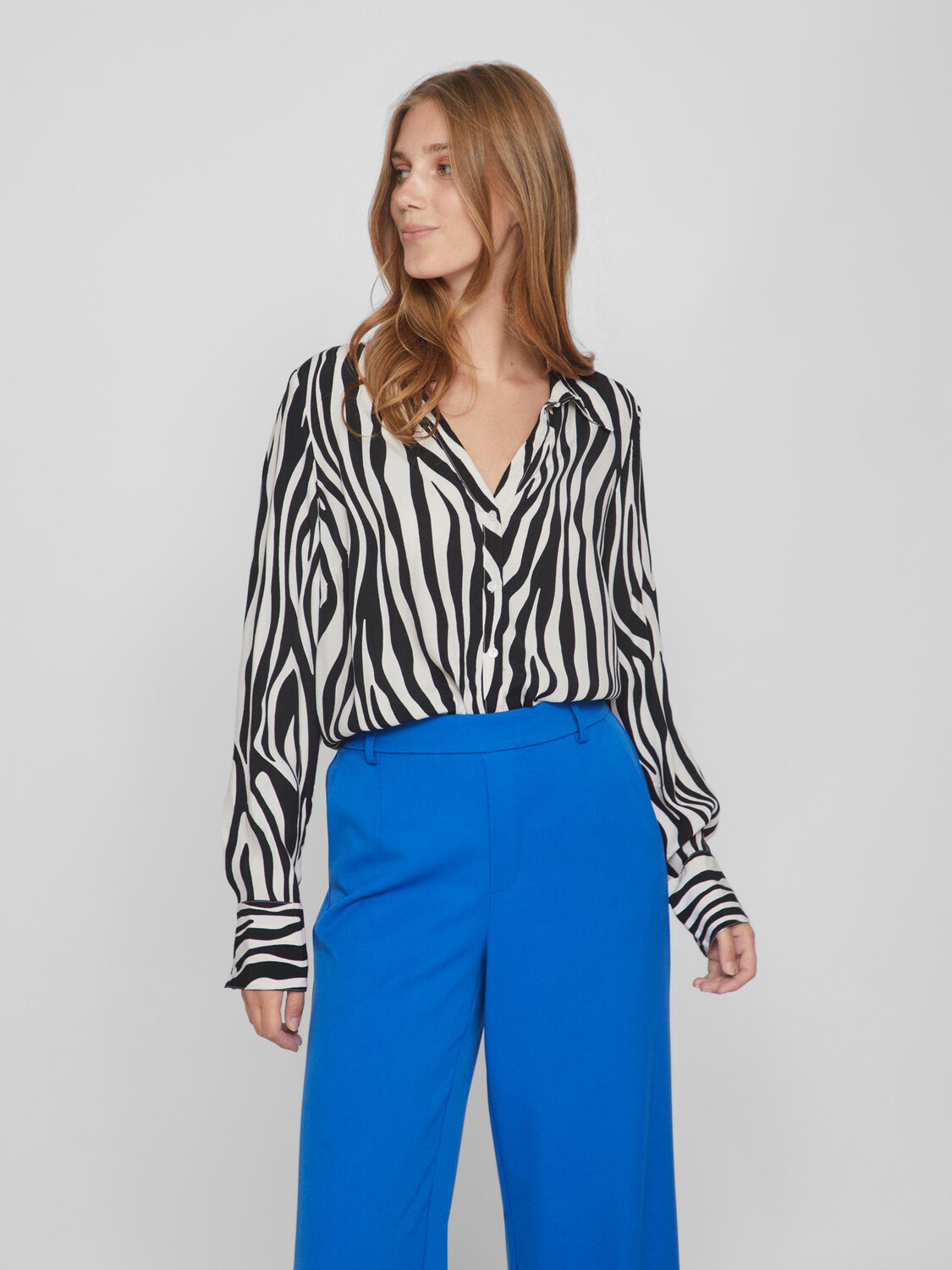 Блуза Vila Hemd mit V Ausschnitt & Knopfleiste VIFINI, бежевый
Блуза Vila Hemd mit V Ausschnitt & Knopfleiste VIFINI, бежевый