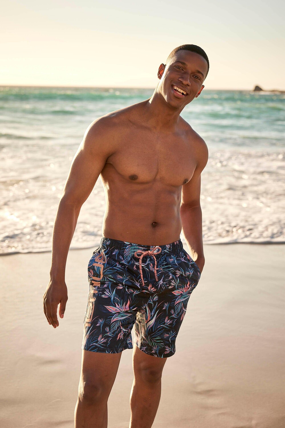 Легкие быстросохнущие шорты с принтом «Deep Dive» и эластичной резинкой на талии Animal, розовый
Легкие быстросохнущие шорты с принтом «Deep Dive» и эластичной резинкой на талии Animal, розовый