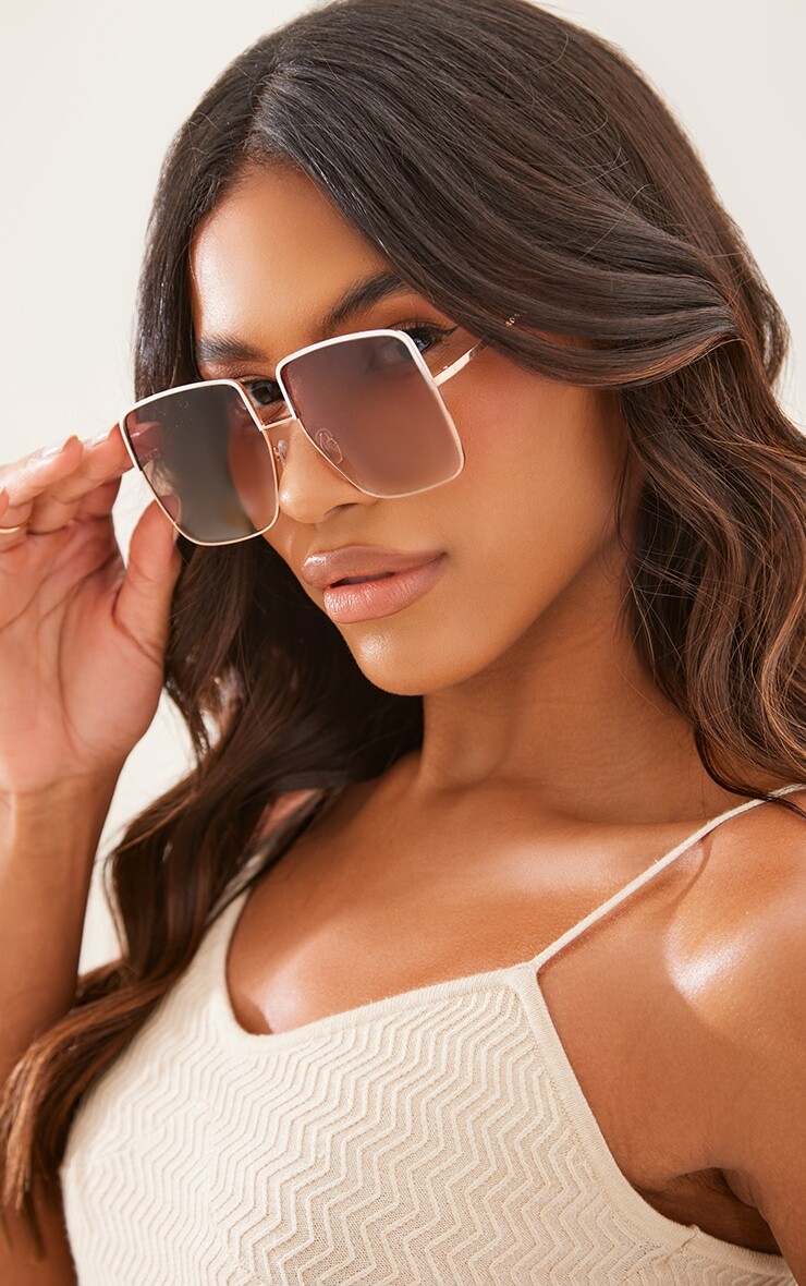 PrettyLittleThing Кремовые металлические солнцезащитные очки в крупной квадратной оправе
PrettyLittleThing Кремовые металлические солнцезащитные очки в крупной квадратной оправе