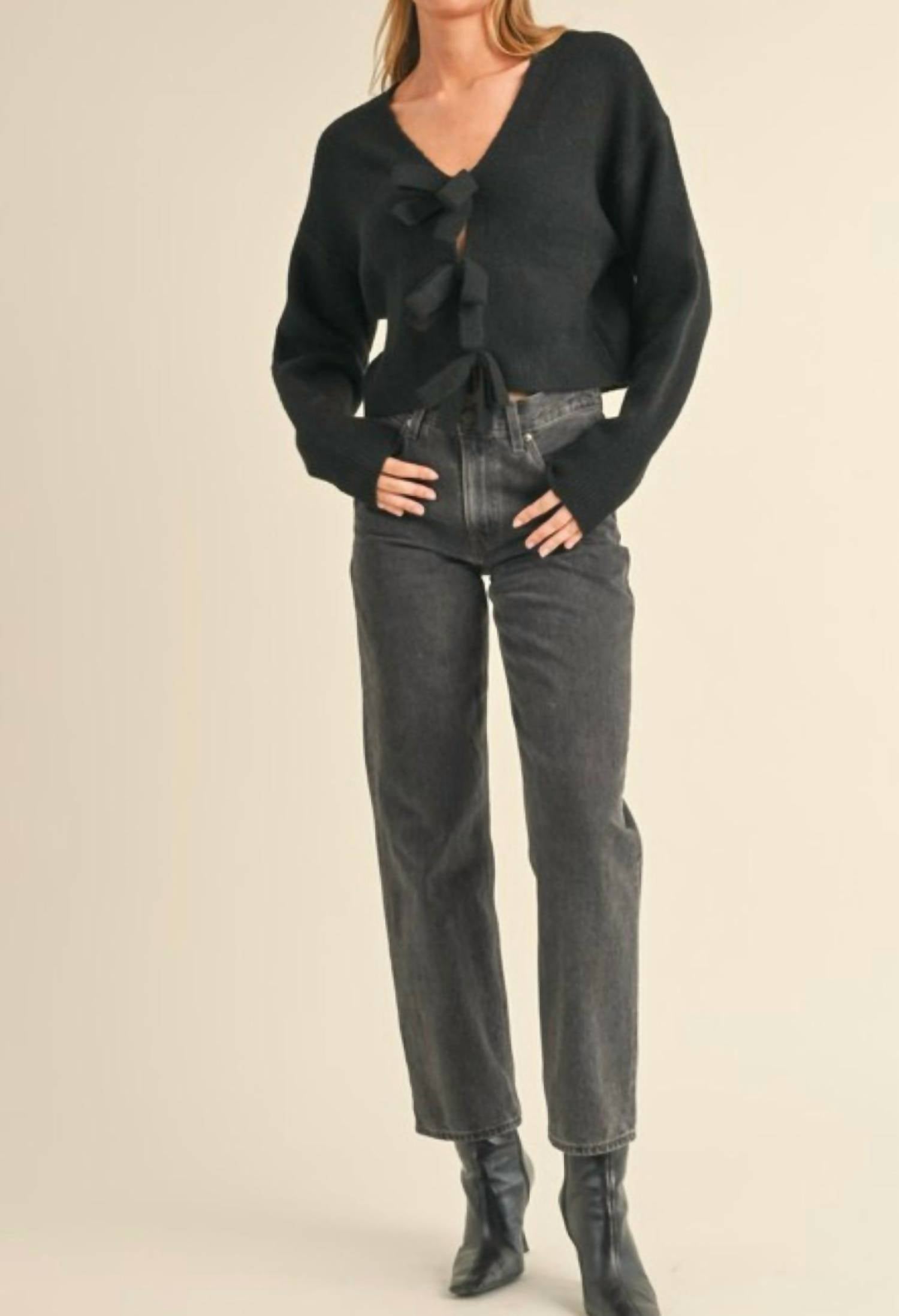 Свитер с бантом из ленты черного цвета MABLE
Свитер с бантом из ленты черного цвета MABLE