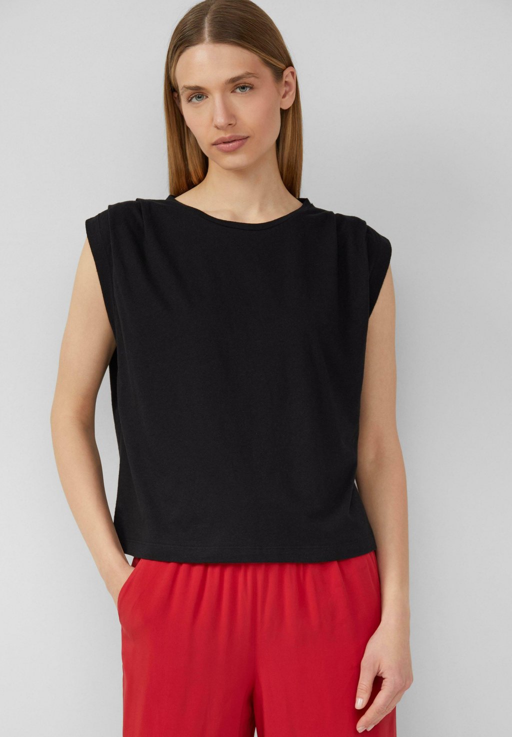 Футболка с принтом VERKÜRZTES MIT FALTENDETAILS s.Oliver, черный
Футболка с принтом VERKÜRZTES MIT FALTENDETAILS s.Oliver, черный