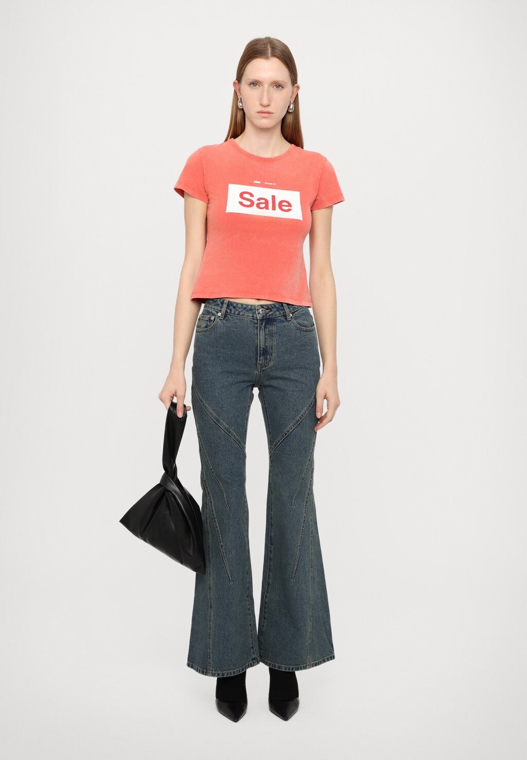 Футболка с принтом PRINTED AVAVAV, красный
Футболка с принтом PRINTED AVAVAV, красный