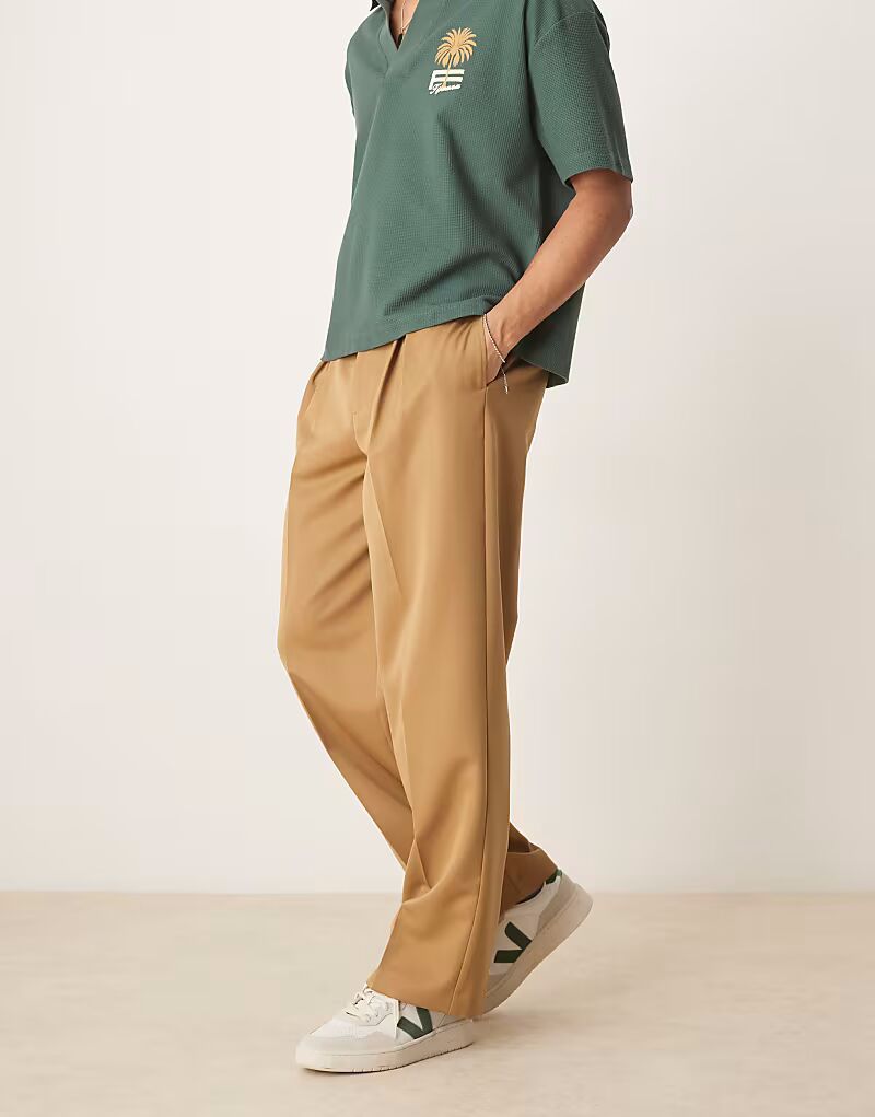 Широкие брюки ASOS DESIGN с встречными складками верблюжьего цвета
Широкие брюки ASOS DESIGN с встречными складками верблюжьего цвета