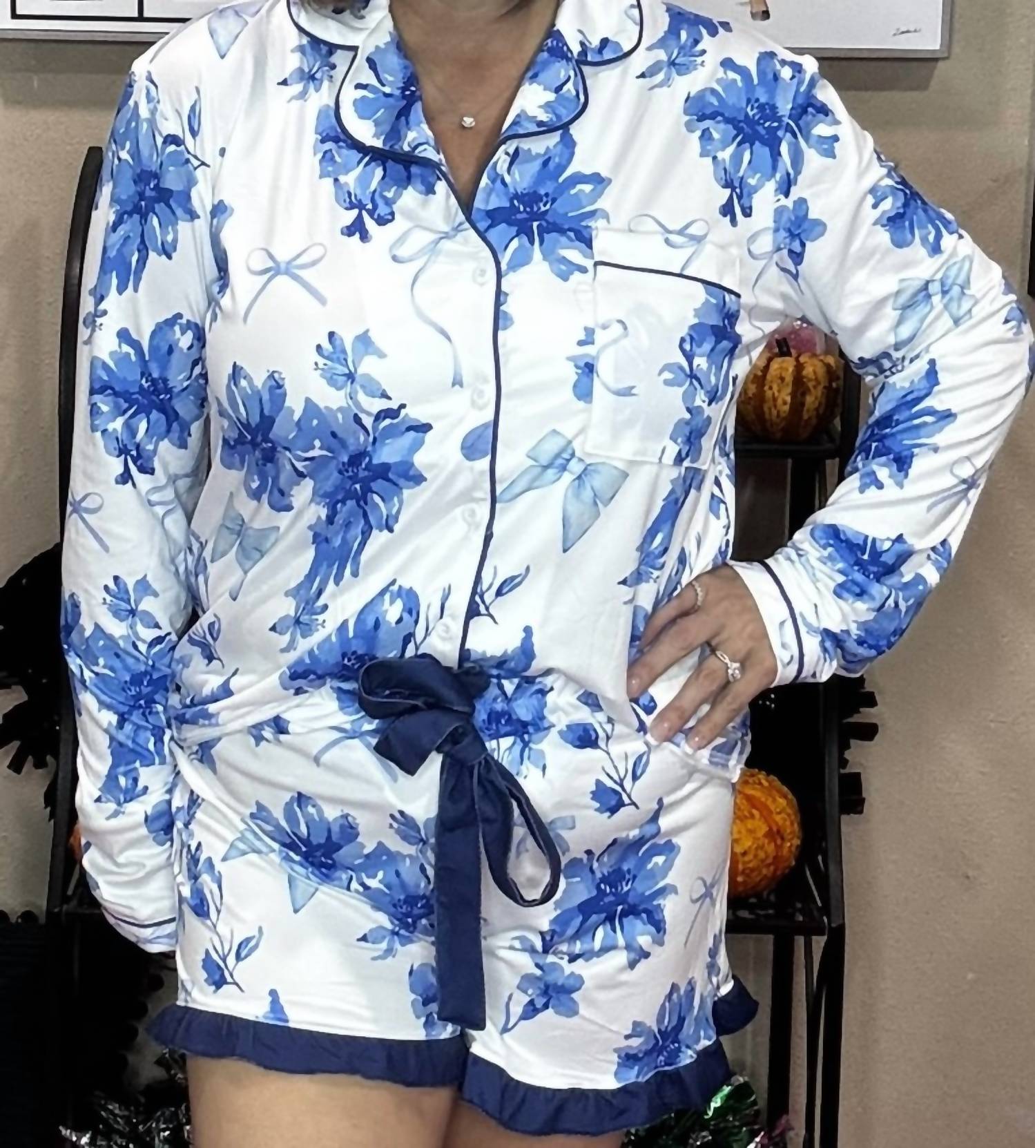 Пижамный комплект с цветочным принтом и оборками белого цвета Jess Lea
Пижамный комплект с цветочным принтом и оборками белого цвета Jess Lea