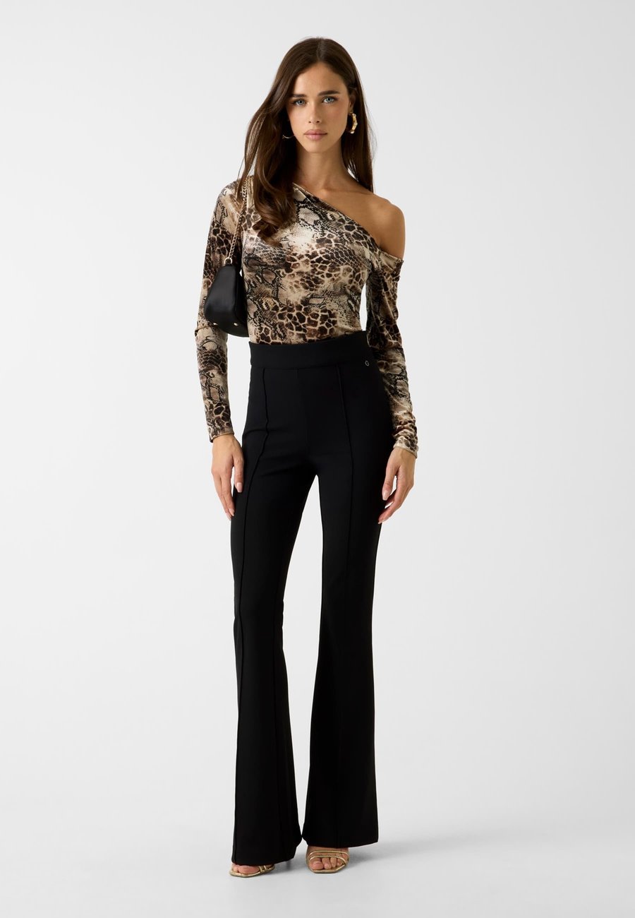 Блуза Guess ONE-SHOULDER-BODY, Animalier/Multi-Coloured
Блуза Guess ONE-SHOULDER-BODY, Animalier/Multi-Coloured