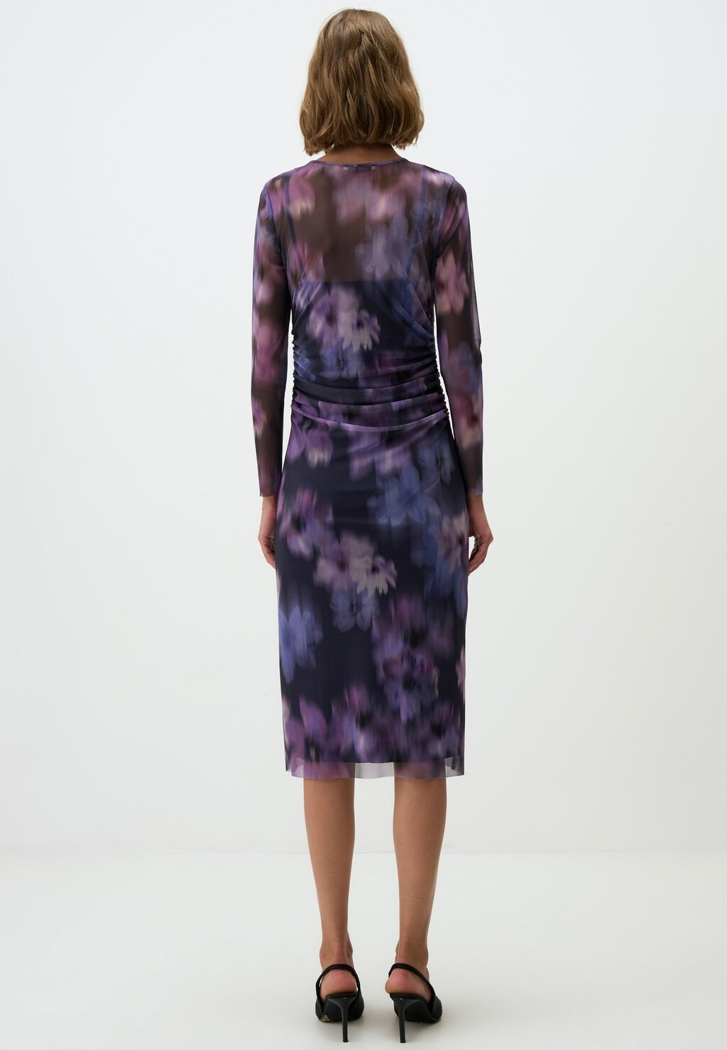 Платье-футляр FLORAL Jimmy Key, фиолетовый
Платье-футляр FLORAL Jimmy Key, фиолетовый