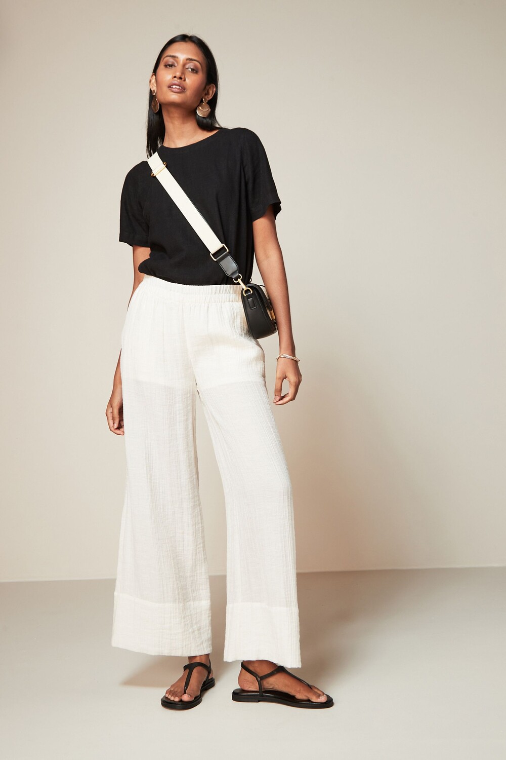 Брюки из фактурной прозрачной ткани с широкими штанинами Next, экрю
Брюки из фактурной прозрачной ткани с широкими штанинами Next, экрю