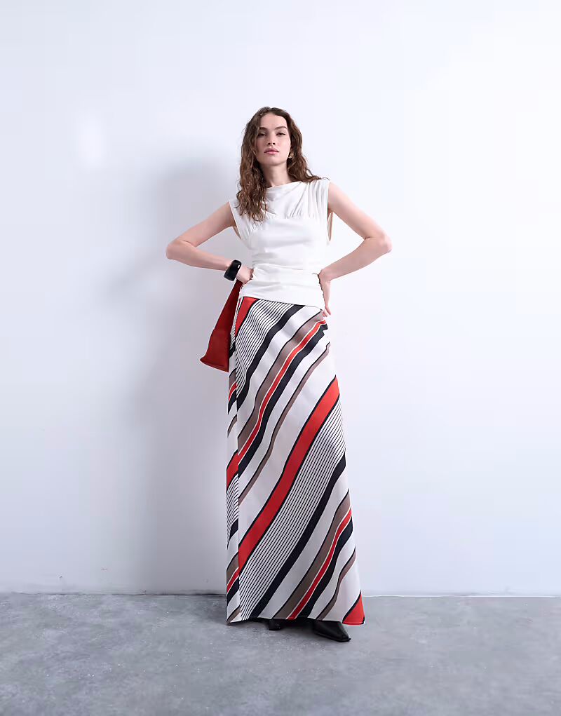 Юбка макси-длины в красную и белую полоску Topshop
Юбка макси-длины в красную и белую полоску Topshop
