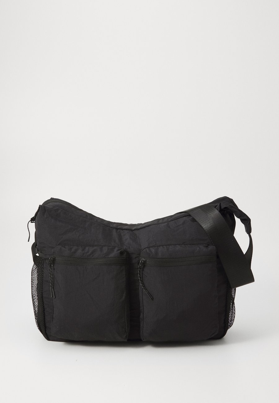 Сумка кросс-боди Weekday POCKET CROSSBODY BAG, Black Dark/Black
Сумка кросс-боди Weekday POCKET CROSSBODY BAG, Black Dark/Black