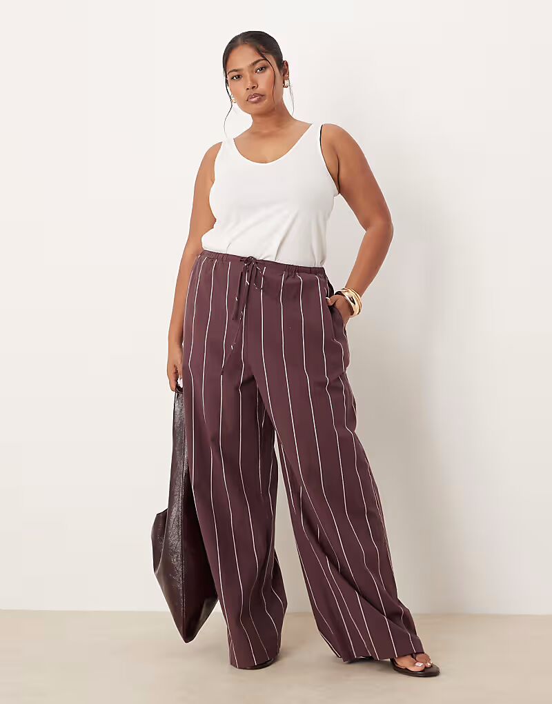 Широкие брюки Curve в бордовую полоску Asos Design
Широкие брюки Curve в бордовую полоску Asos Design