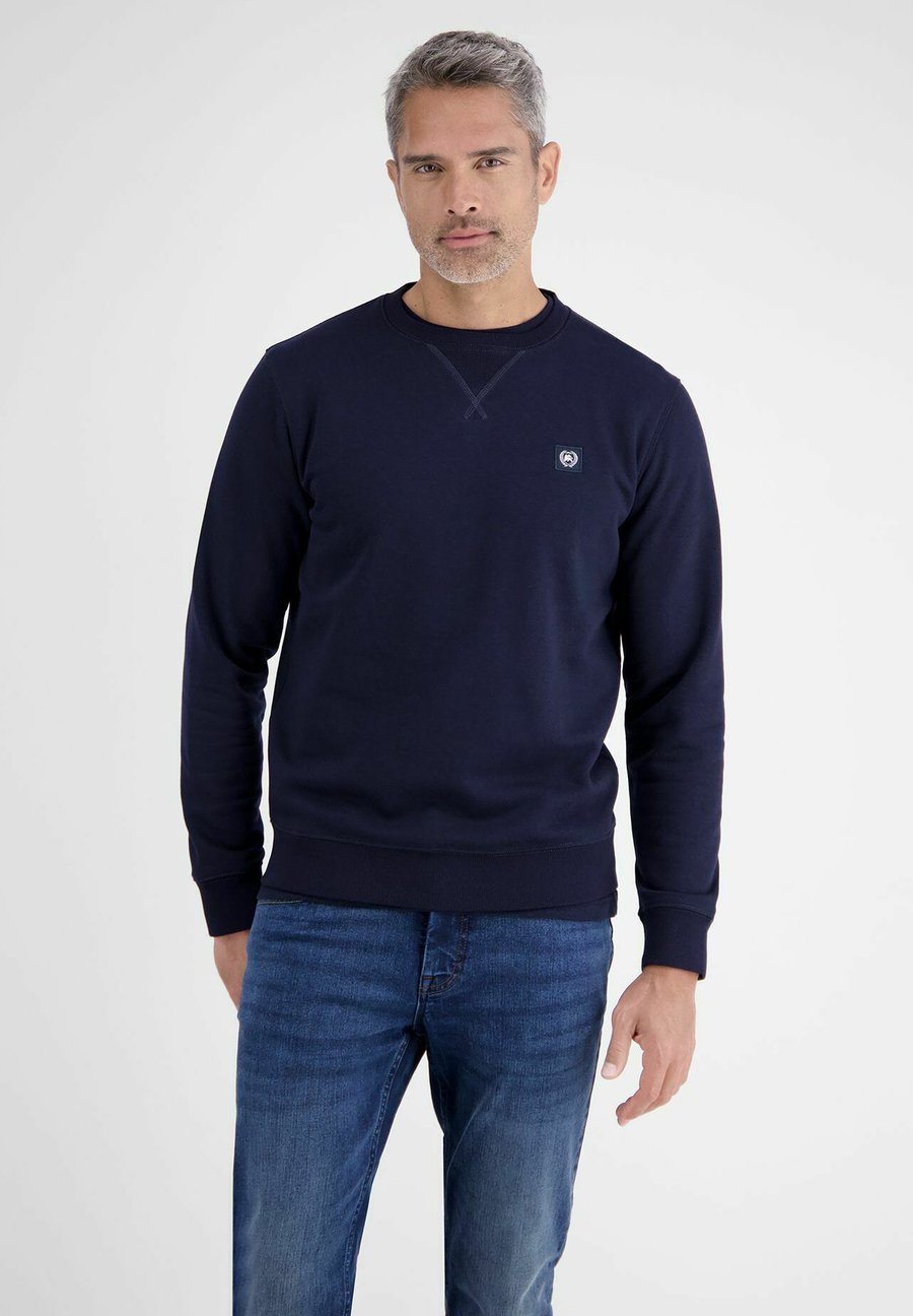Толстовка LERROS Sweatshirt, Navy /Dark Blue
Толстовка LERROS Sweatshirt, Navy /Dark Blue