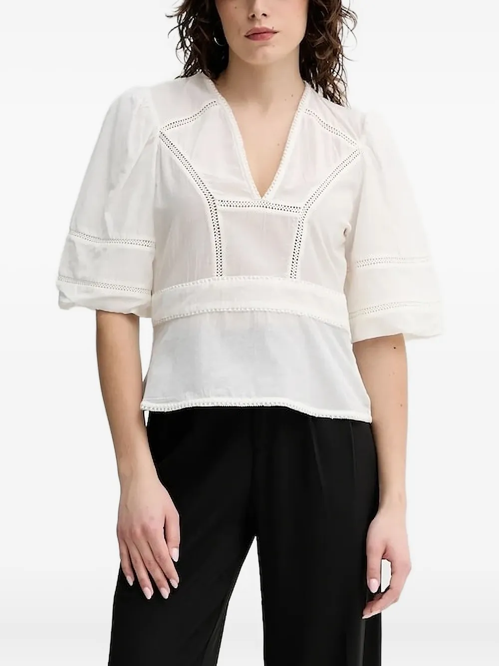 Блузка Florise с V-образным вырезом MUNTHE, белый
Блузка Florise с V-образным вырезом MUNTHE, белый