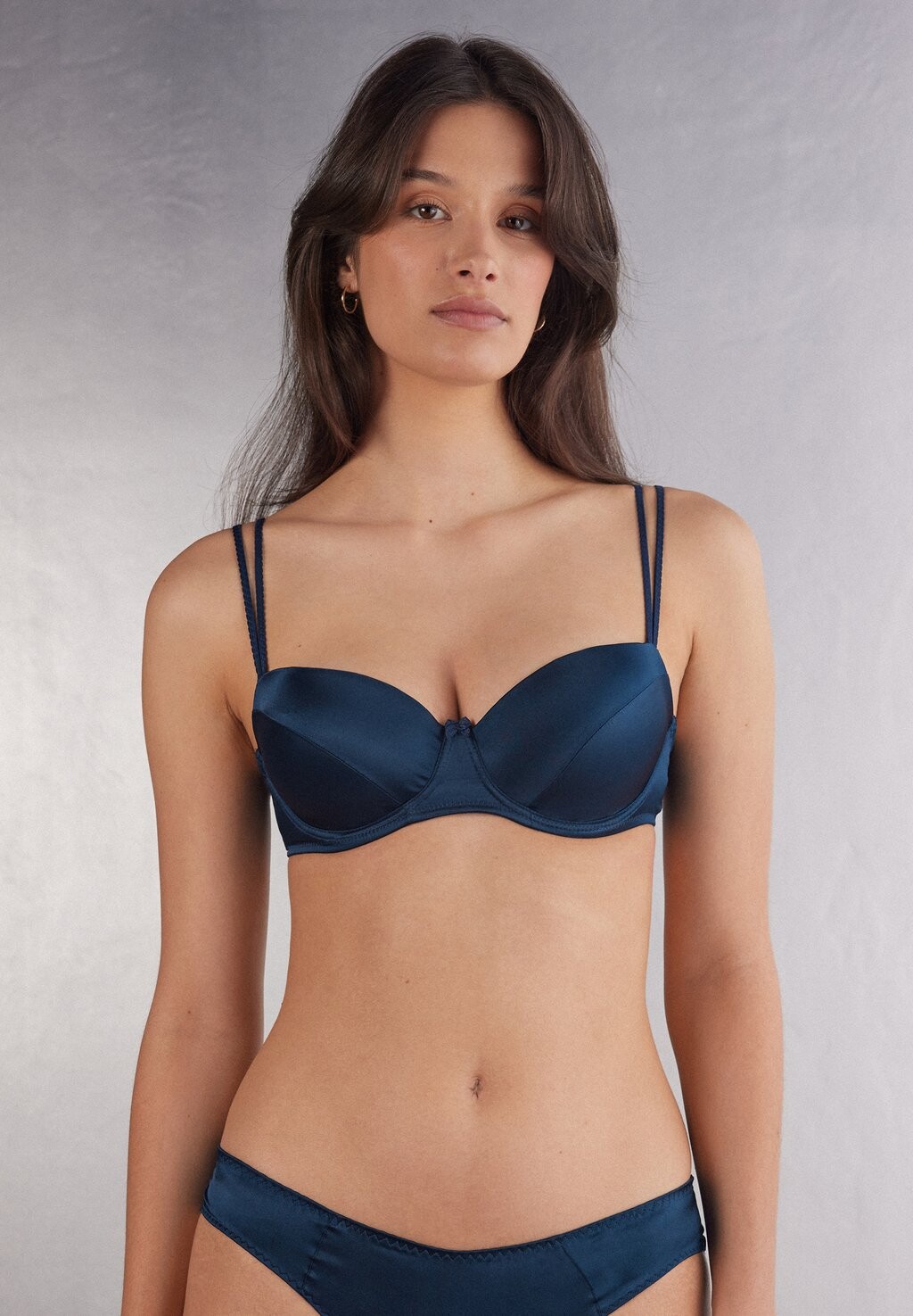 Бюстгальтер балконет SOFIA Intimissimi, темно-синий
Бюстгальтер балконет SOFIA Intimissimi, темно-синий